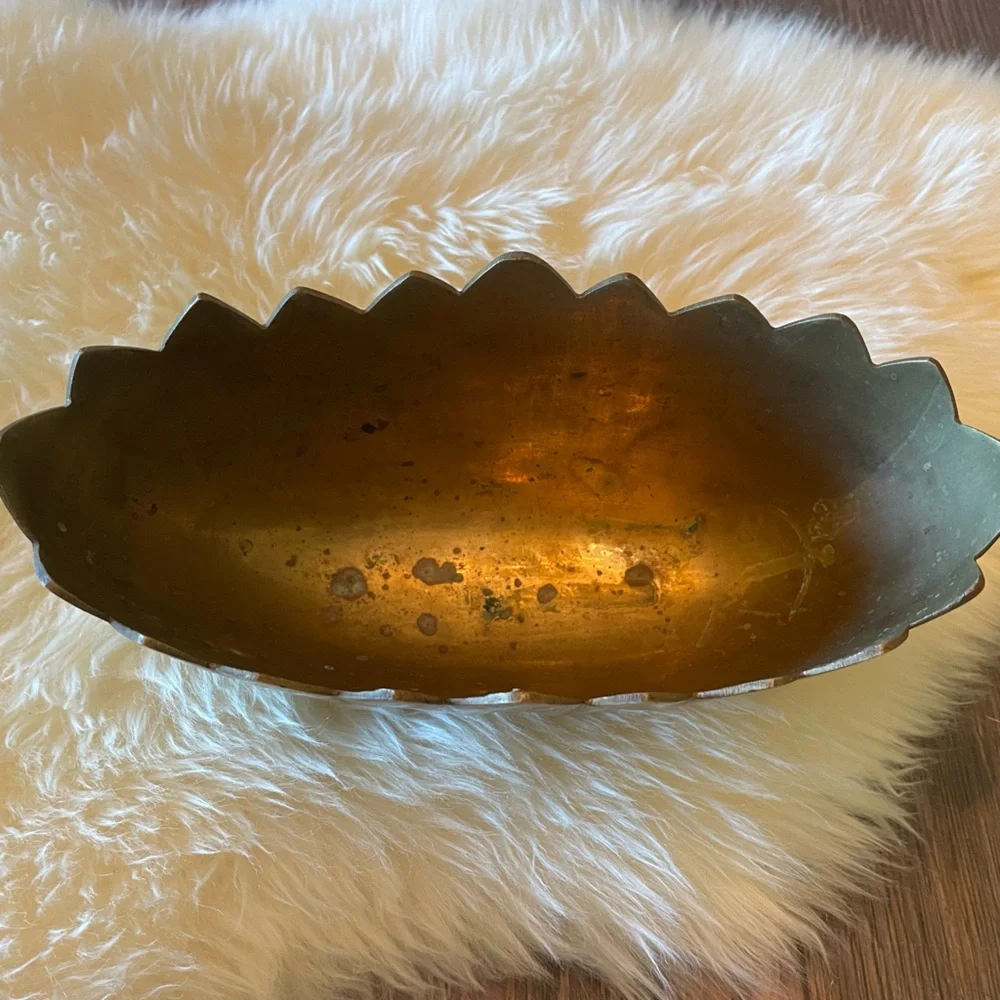 Vintage Brass Footed jardinière - Picture 2 of 7